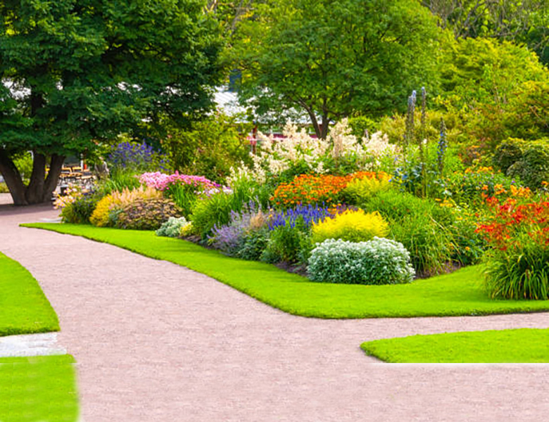 Proiectare și asistență Peisagistică, Amenajare grădină, Amenajare spatii verzi industriale, Rulouri de gazon, Sisteme de irigații profesionale, Iluminat arhitectural pentru grădină, Întreținere spații verzi, Defrisare terenuri, Acoperisuri verzi