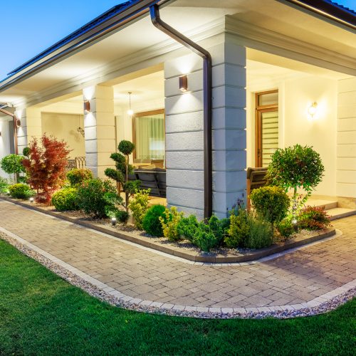 Proiectare și asistență Peisagistică, Amenajare grădină, Amenajare spatii verzi industriale, Rulouri de gazon, Sisteme de irigații profesionale, Iluminat arhitectural pentru grădină, Întreținere spații verzi, Defrisare terenuri, Acoperisuri verzi