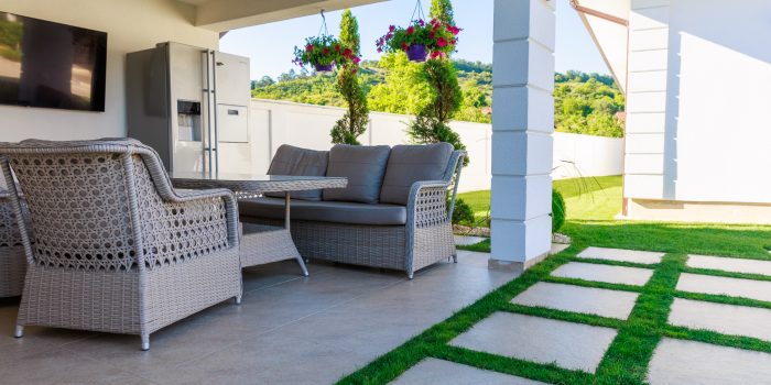 gradini amenajare Proiectare și asistență Peisagistică, Amenajare grădină, Amenajare spatii verzi industriale, Rulouri de gazon, Sisteme de irigații profesionale, Iluminat arhitectural pentru grădină, Întreținere spații verzi, Defrisare terenuri, Acoperisuri verzi